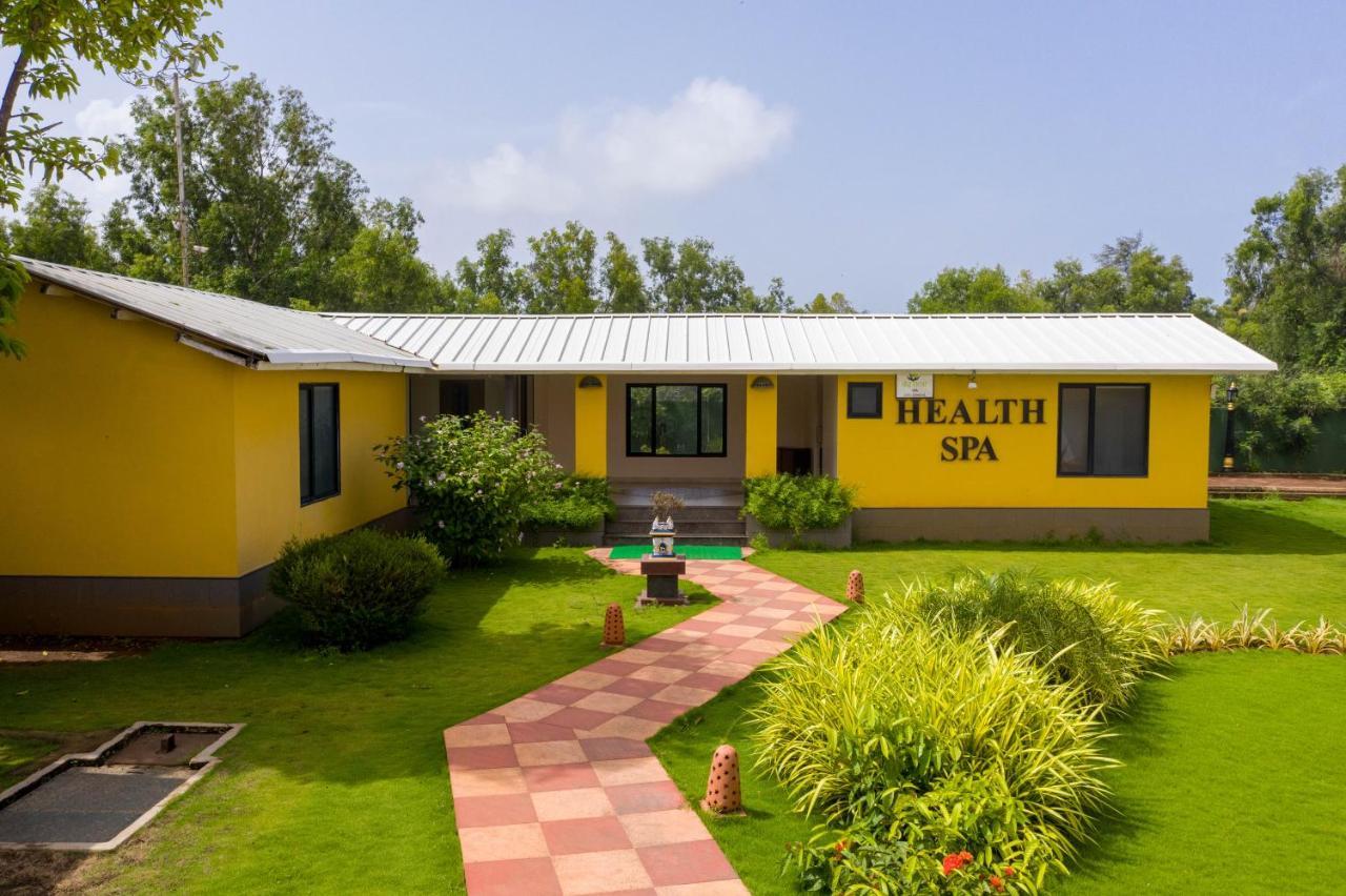 Nanu Beach Resort & Spa Betalbatim Bagian luar foto