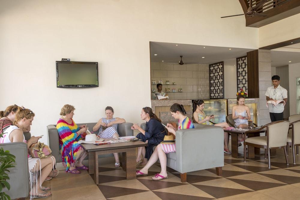 Nanu Beach Resort & Spa Betalbatim Bagian luar foto