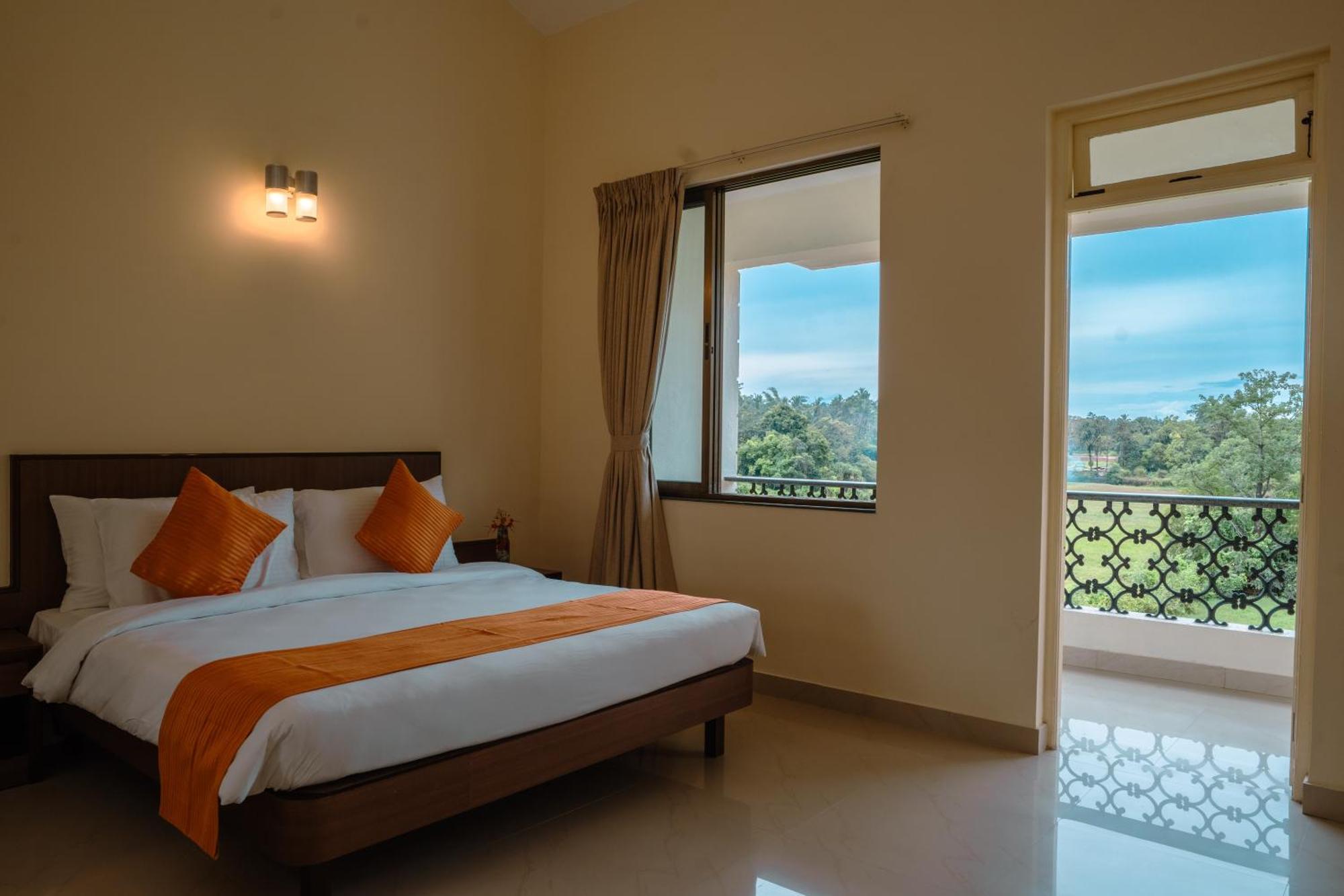 Nanu Beach Resort & Spa Betalbatim Bagian luar foto